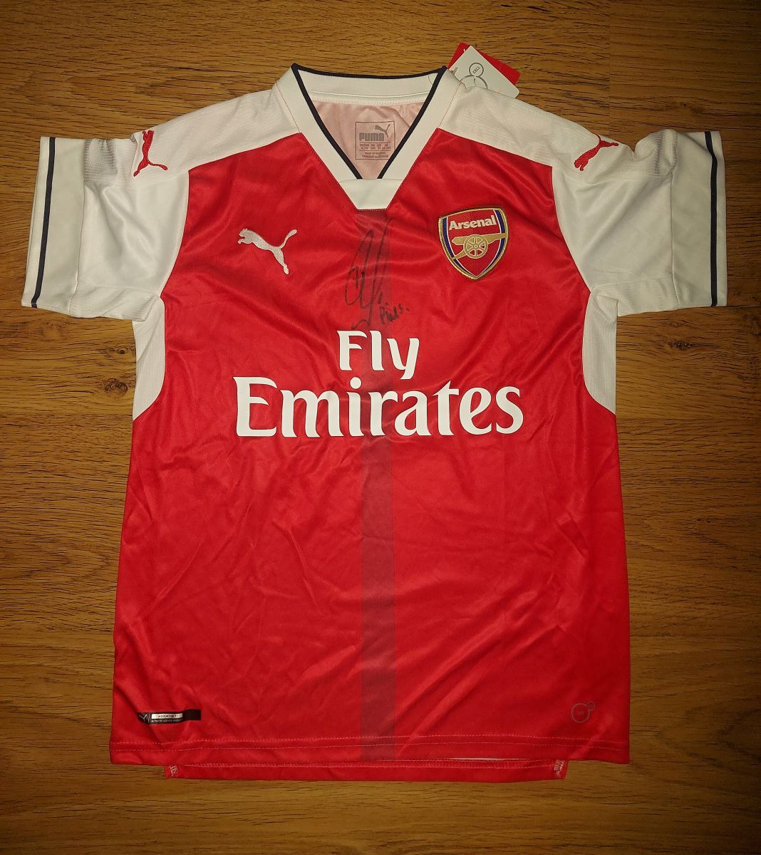 Nový dres Arsenalu FC s podpisem Pirese fotka
