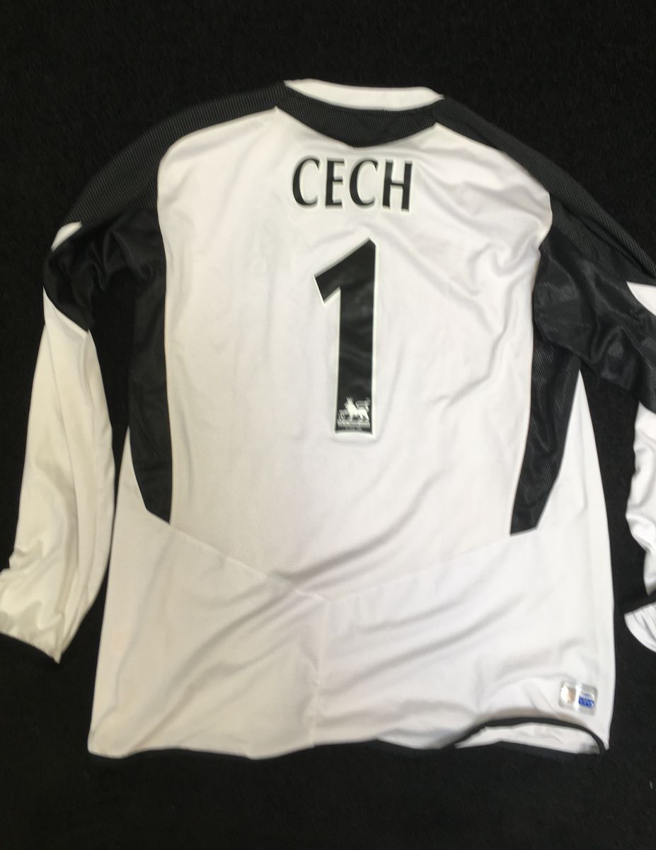 Velká charitativní aukce: Podepsané dresy fotbalových hvězd fotka