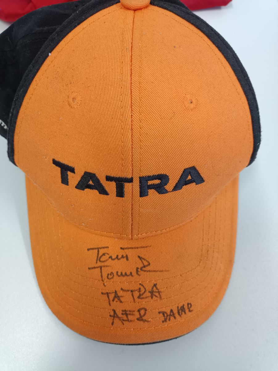 Kšiltovka Tatra podepsána českým závodníkem Tomášem Tomečkem fotka
