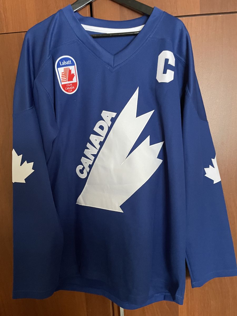 Replika dresu Gretzkyho z Canada Cupu fotka