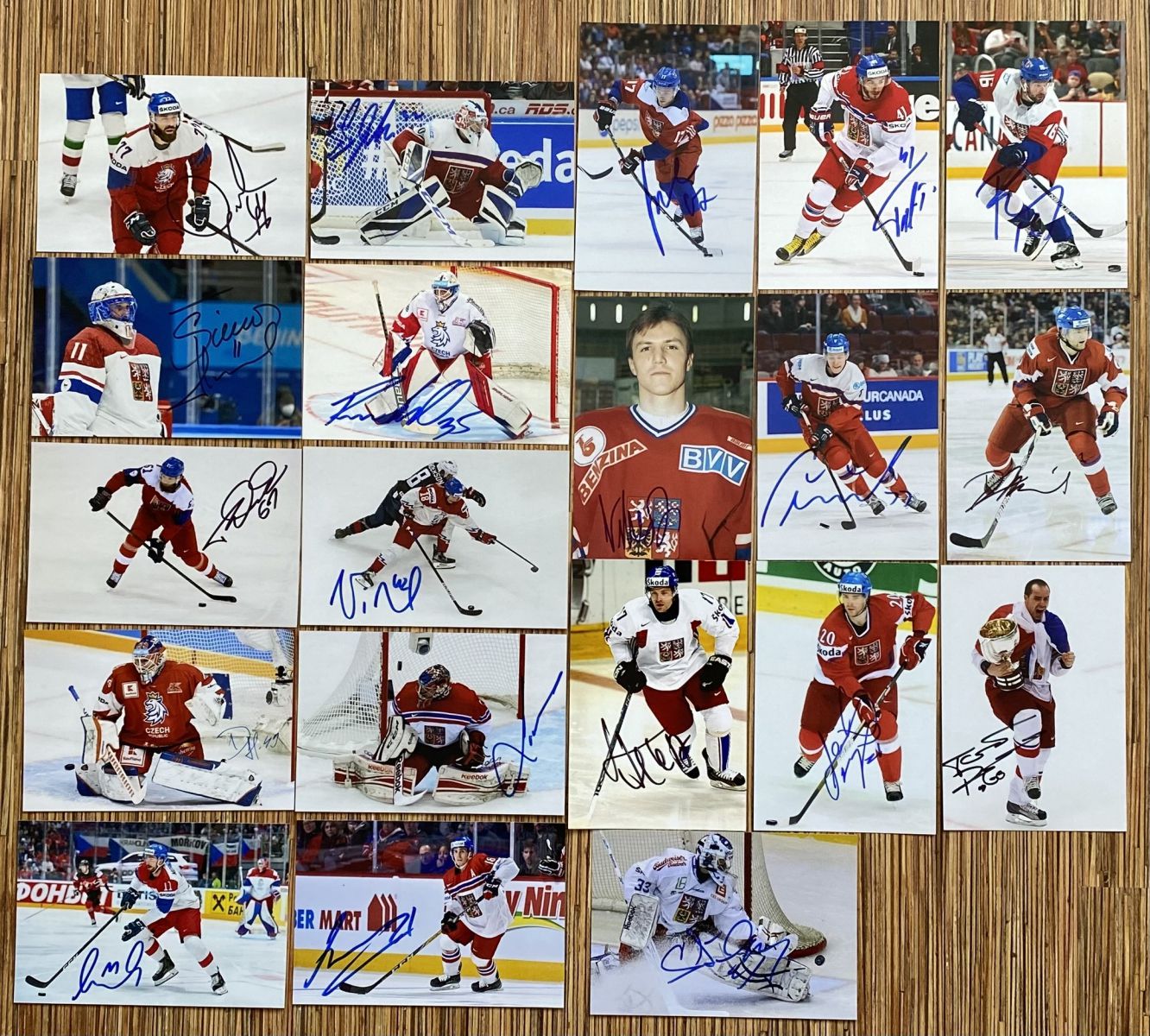 Podepsané sady fotografií hráčů české reprezentace a NHL photo