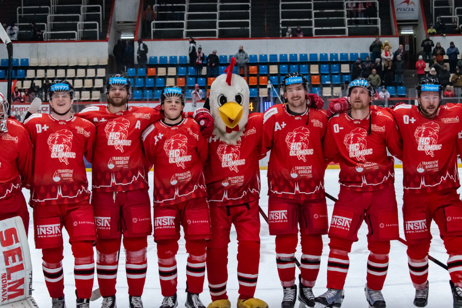 Hrané dresy HC Olomouc – Kápni božskou červenou 2022 fotka